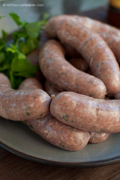 Freshly made links of beer bratwurst.