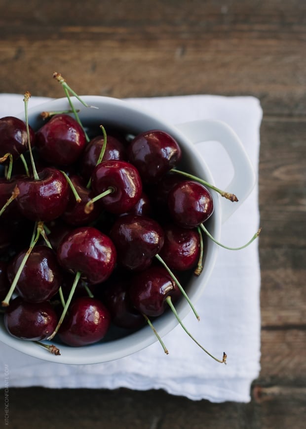 A bowl of fresh cherries.