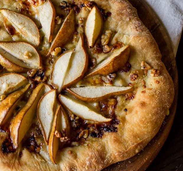 Caramelized Pear and Gorgonzola Pizza - Fifteen Spatulas