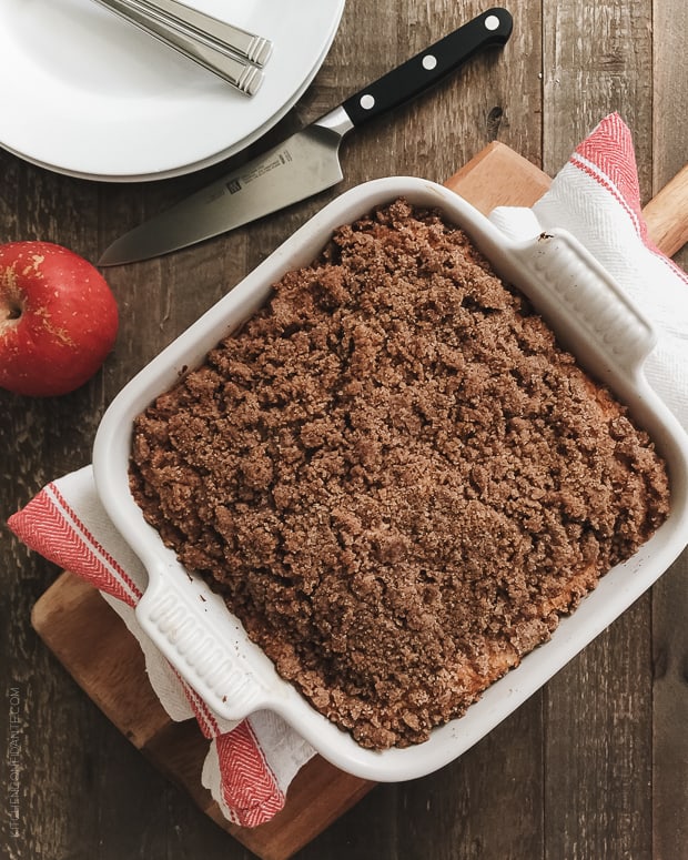 Apple Cinnamon Crumb Cake | wwwkitchenconfidante.com