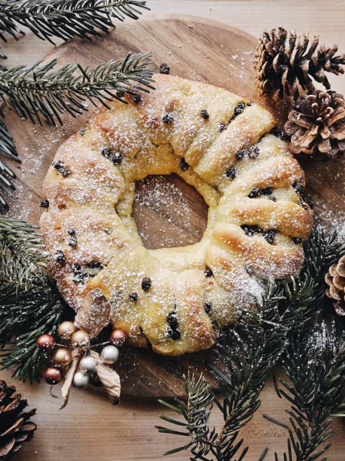 Send good tidings with a Christmas bread wreath