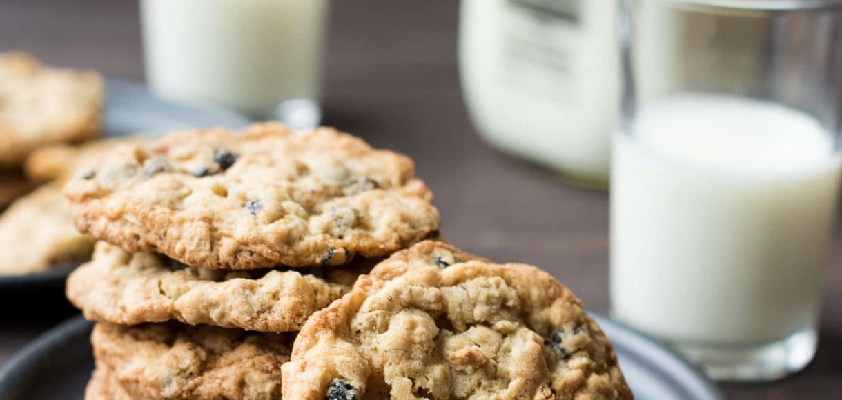 Better make a double batch. These White Chocolate Chip and Currant Oatmeal Cookies will disappear before your eyes!