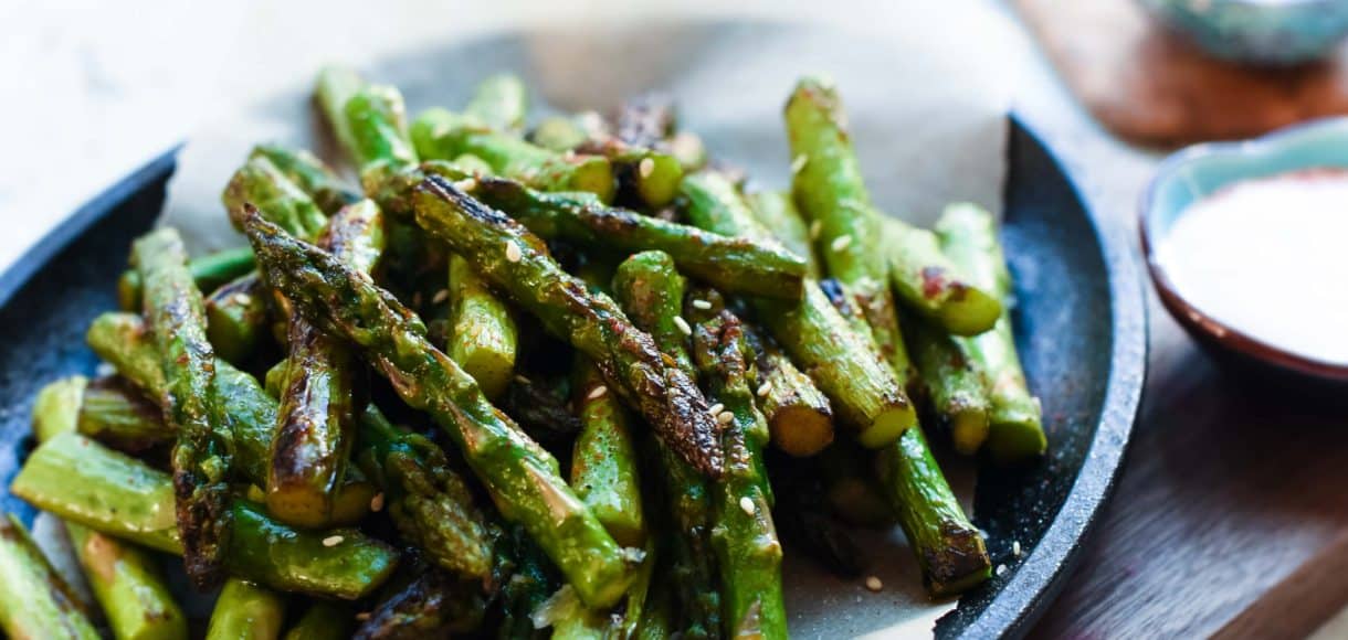 Hot Chili Blistered Asparagus with Sriracha Aioli is simply addictive! They're sure to please a crowd, whether served as an appetizer or a spicy snack