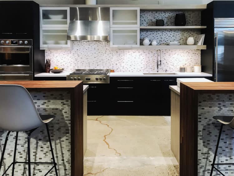 This gorgeous kitchen is one of many in the Zephyr Showroom that we toured on the Zephyr Designer Retreat. #sponsored by Zephyr Ventilation. #ZephyrDesignTribe #ZephyrDesignerRetreat2017.