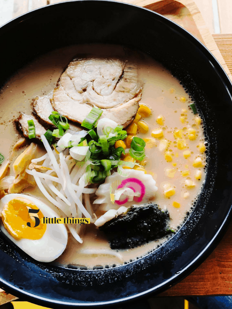 Bowl of ramen with narutomaki, ramen egg, chasu pork.