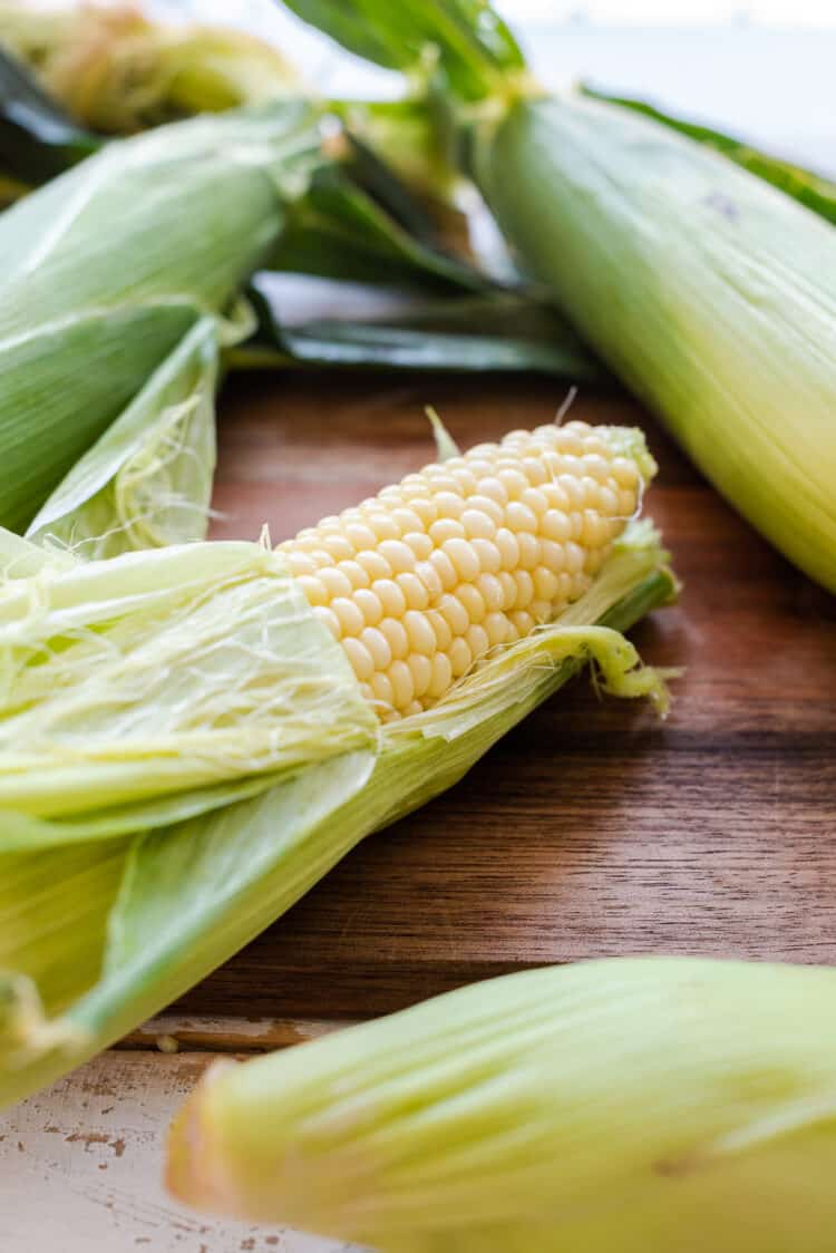 Corn on the cob cooked in microwave, peeling husk
