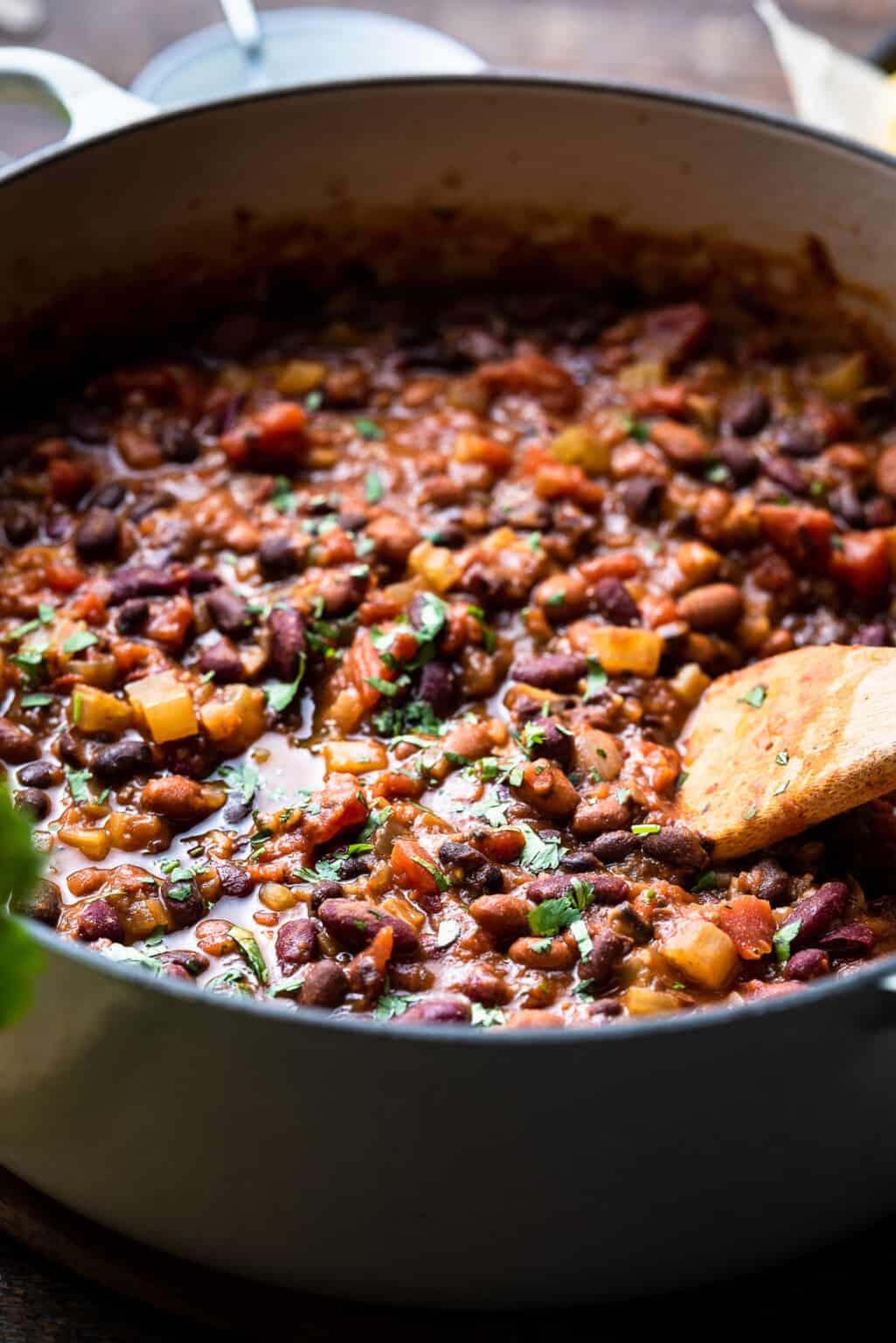 Vegan Chili Recipe: Slow Cooker Vegetarian Chili - Kitchen Confidante®