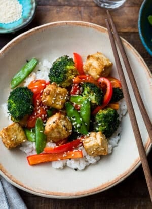 Air Fryer Sesame Garlic Tofu and Vegetables with rice.