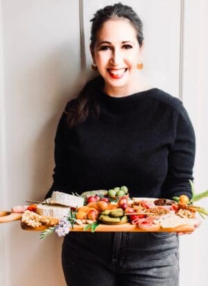 In episode 104 of the Kitchen Confidante podcast, Bebe Black Carminito chats with Liren about how she collaborated with fellow Bay Area culinary talent in her book, The Curated Board, how we can celebrate the holidays with beautiful boards, her tips as a food stylist to elevate boards, and more!