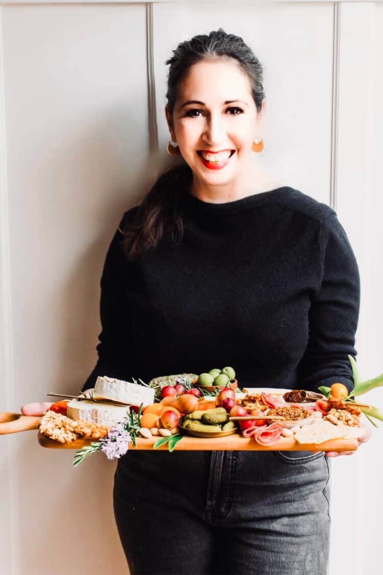 In episode 104 of the Kitchen Confidante podcast, Bebe Black Carminito chats with Liren about how she collaborated with fellow Bay Area culinary talent in her book, The Curated Board, how we can celebrate the holidays with beautiful boards, her tips as a food stylist to elevate boards, and more!