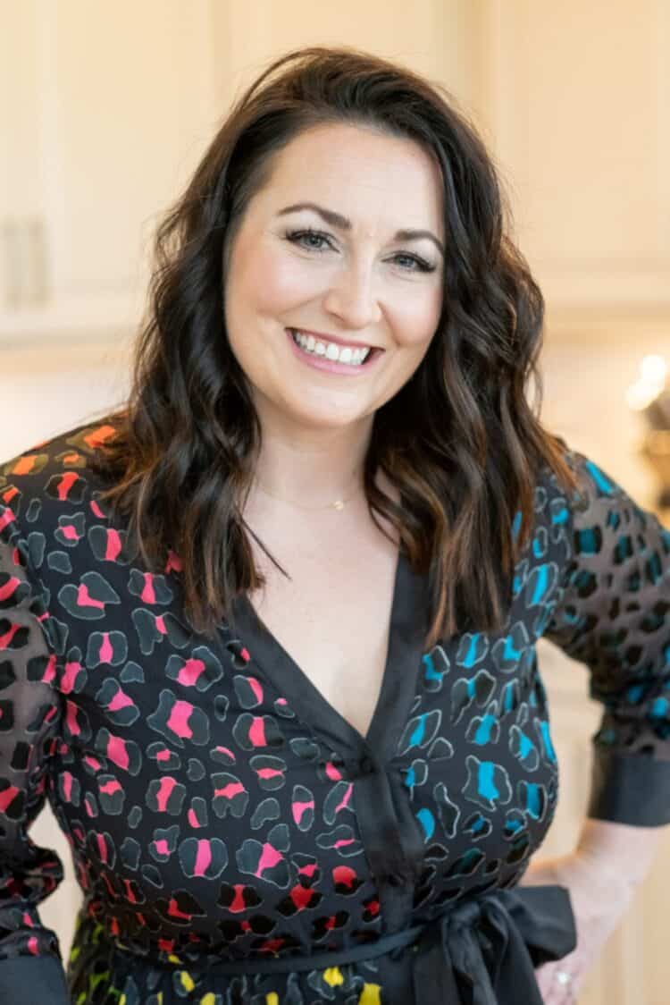 In Episode 110 of the Kitchen Confidante Podcast, Liren chats with Jessica Merchant about her newest book, "Everyday Eats".