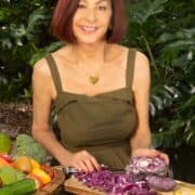 In Episode 112 of the Kitchen Confidante Podcast, Liren chats with Ellen Kanner about her career as a vegan chef, her passion as an advocate for a vegan lifestyle, and her new book, "Miami Vegan".