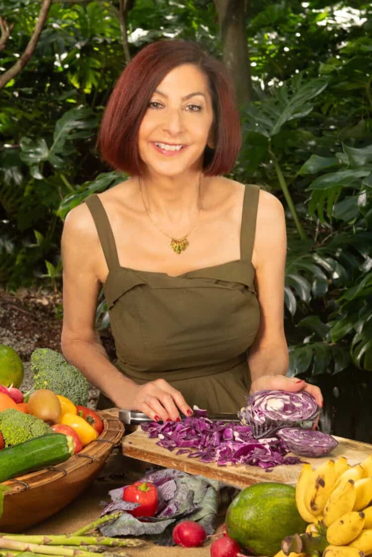In Episode 112 of the Kitchen Confidante Podcast, Liren chats with Ellen Kanner about her career as a vegan chef, her passion as an advocate for a vegan lifestyle, and her new book, "Miami Vegan".